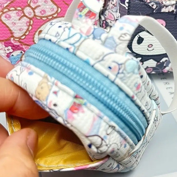 Cinnamon roll mini keychain backpack - Picture 2 of 3